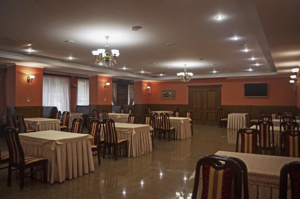 Sv Park Hotel Харков Екстериор снимка