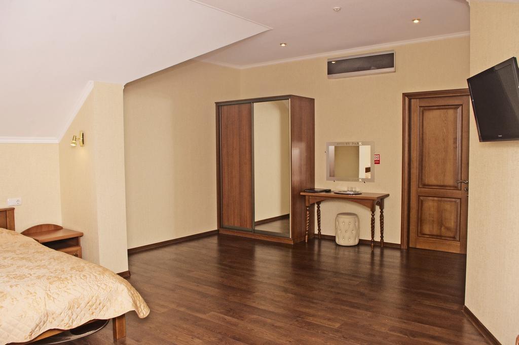 Sv Park Hotel Харков Екстериор снимка