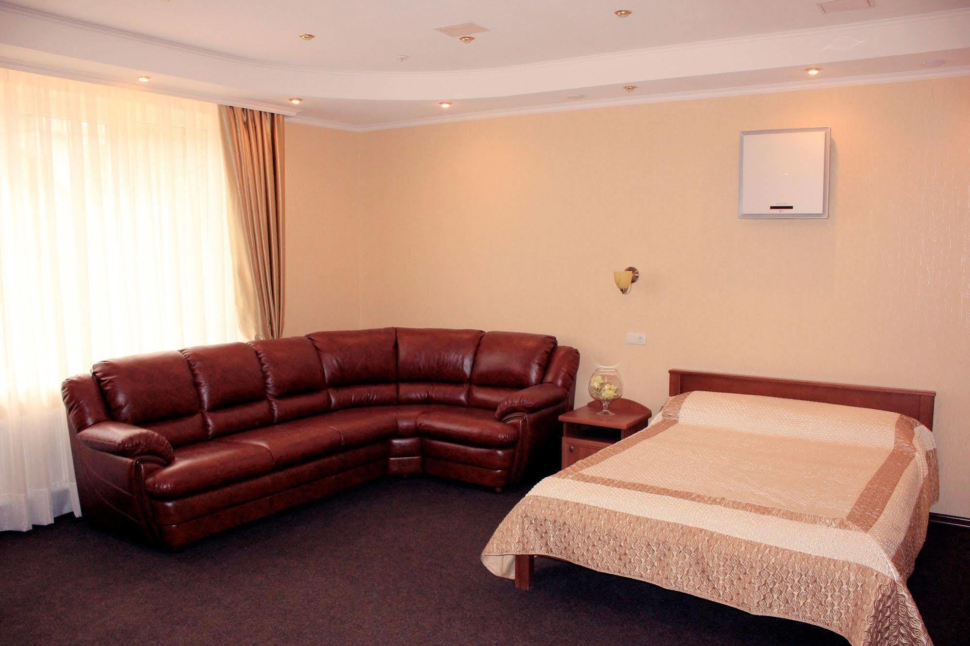 Sv Park Hotel Харков Екстериор снимка